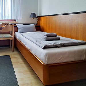 Zimmer mit Kingsize-Bett